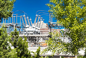 330kV�ߵ�ѹ�����豸��������